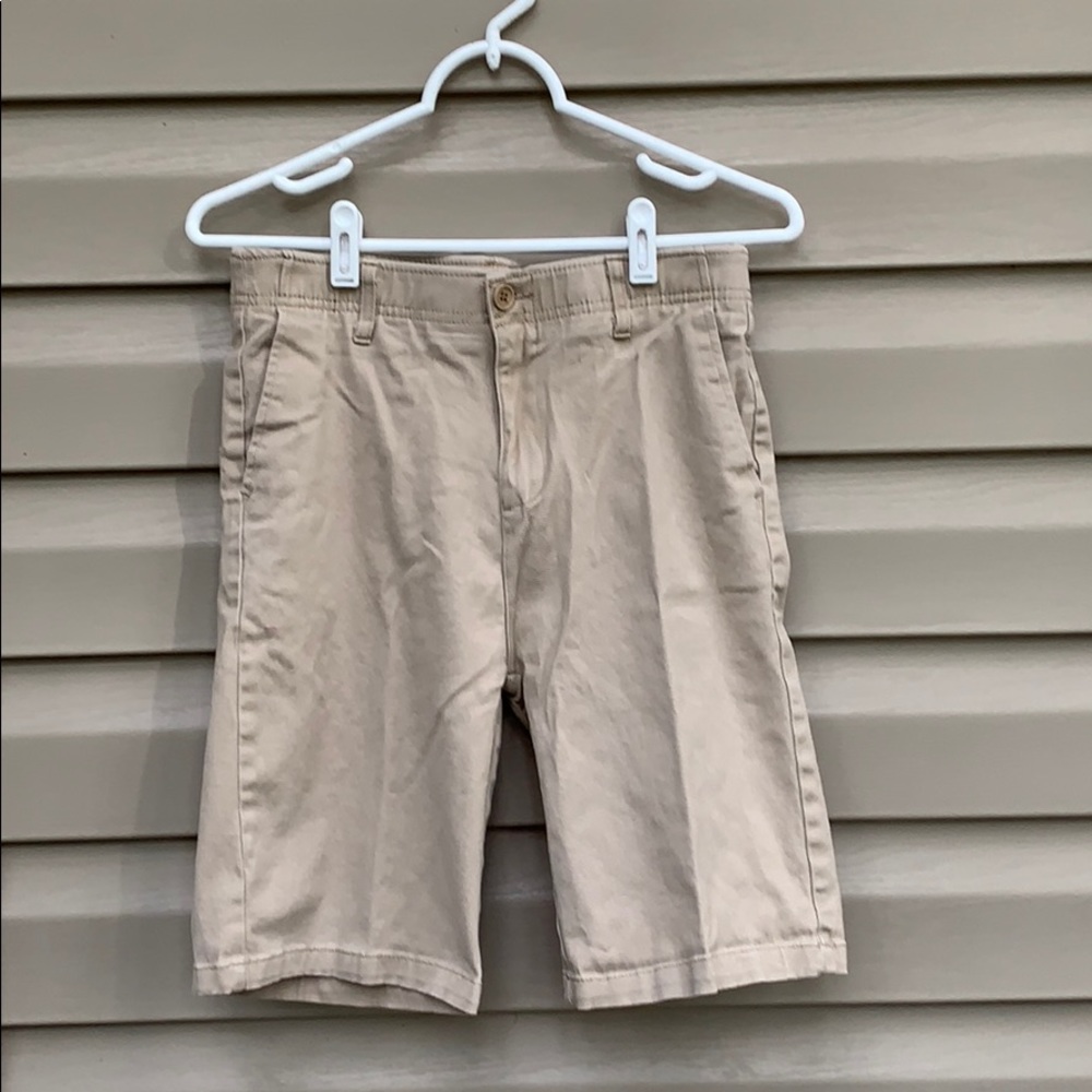 Perry Ellis boy’s khaki shorts $5/25